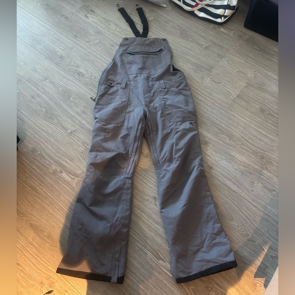EUC RIPZONE BIB SNOWPANTS WOMENS LARGE